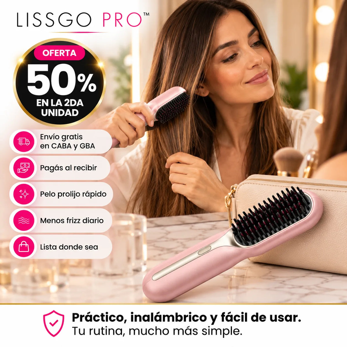 Mujer pasándose el cepillo alisador LissGo Pro por el pelo